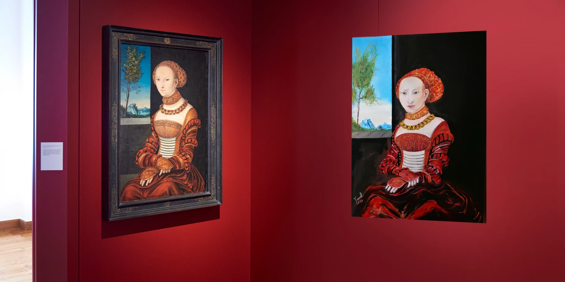 Ein Originalbild von einer Frau aus der Renaissance hängt neben einem zeitgenössischen Gemälde vom selben Sujet