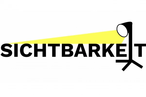Logo mit einer Lampe, die auf das Wort „Sichtbarkeit“ strahlt