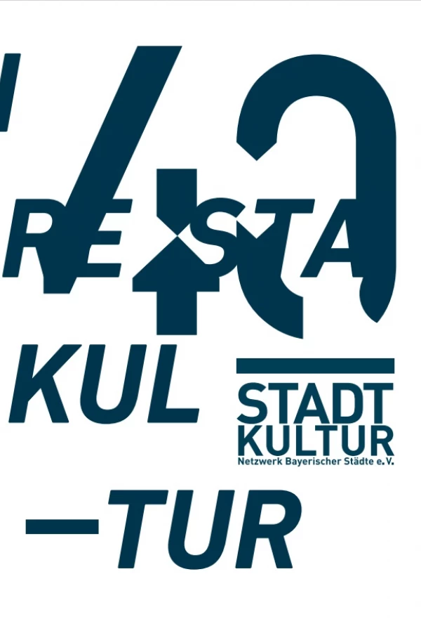 Titelseite „40 Jahre STADTKULTUR“: dunkle Schrift und Zeichen auf weißem Hintergrund